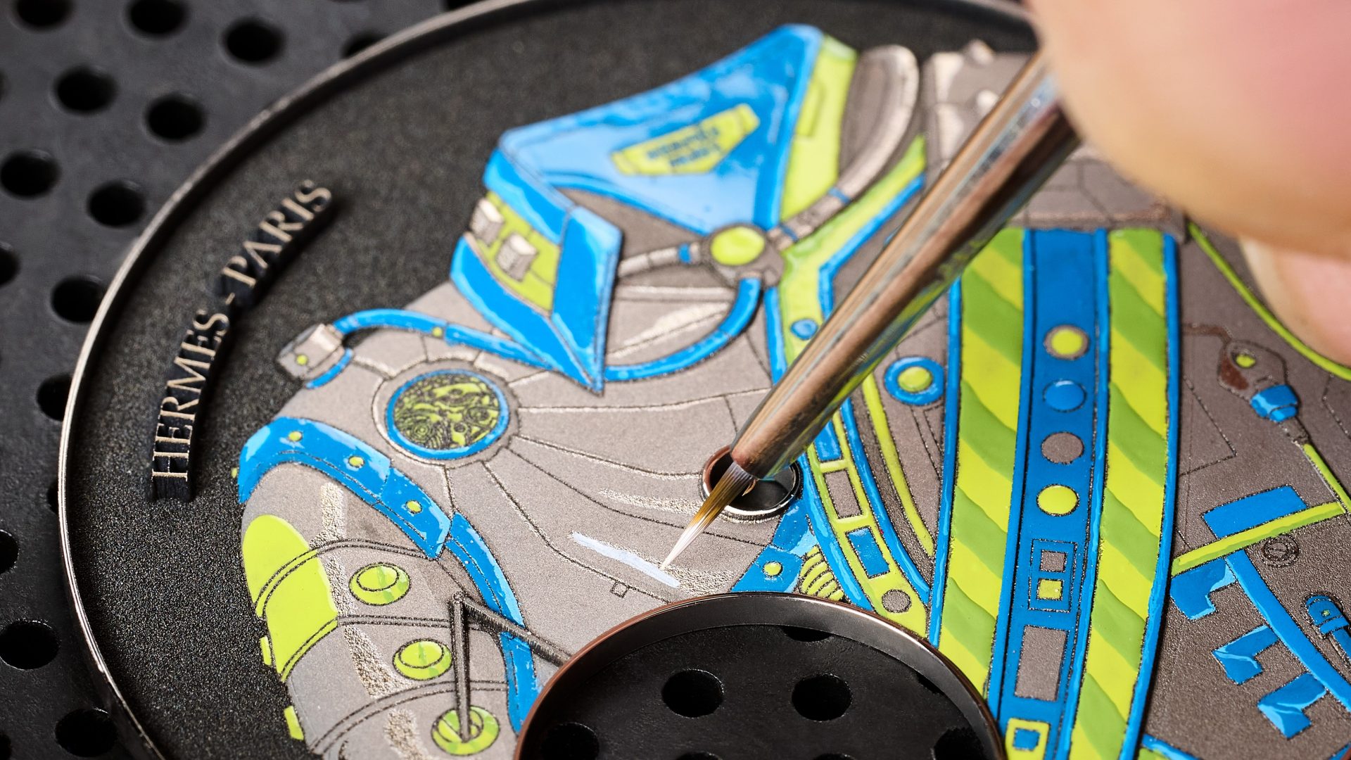 Hermès играет в солдатиков: на циферблате новых часов застыл военный мундир картинка Hermès играет в солдатиков: на циферблате новых часов застыл военный мундир