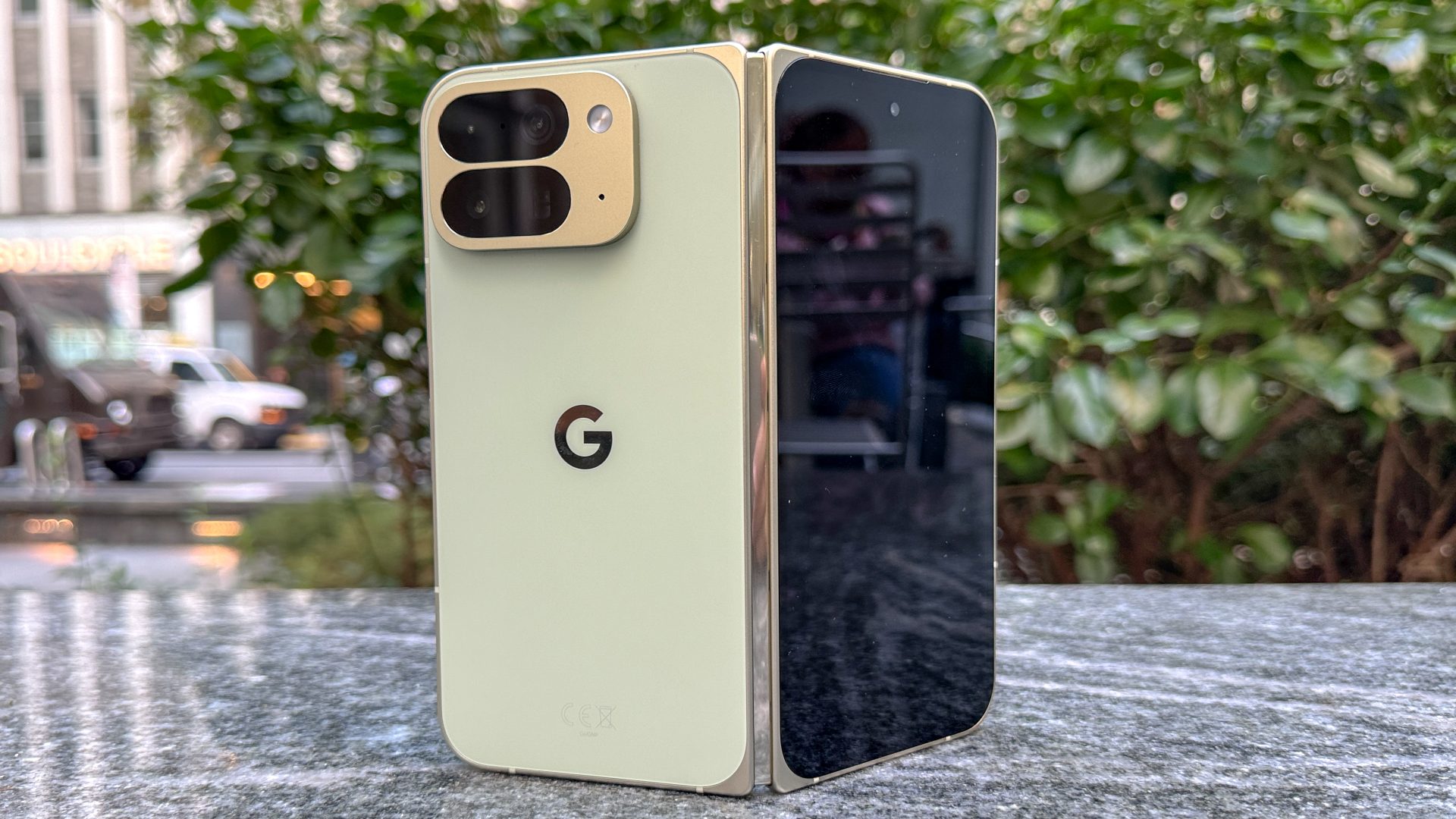 Шокирующий провал: Pixel 10 Pro Fold взорвался при тестировании