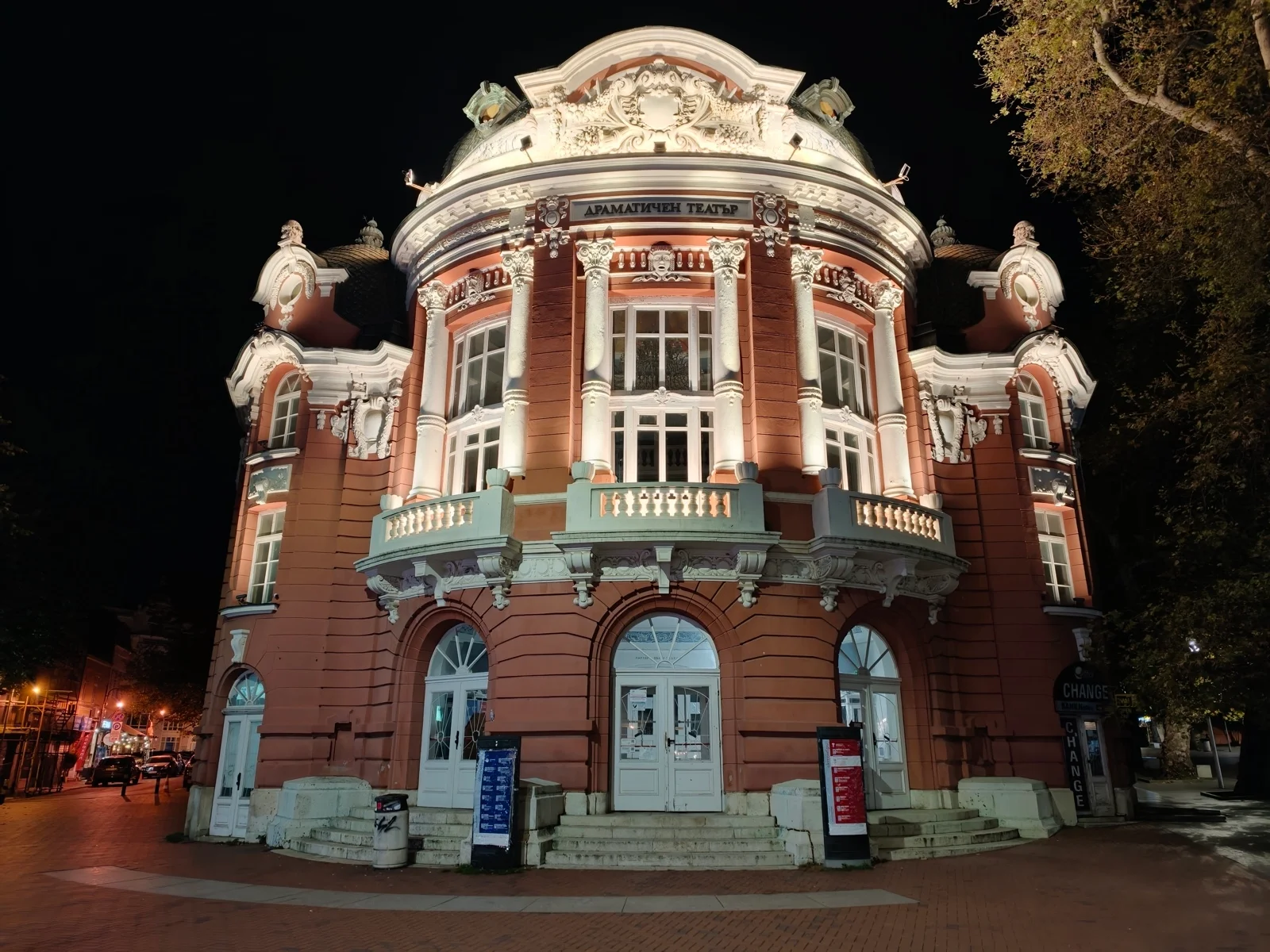 Vivo X300 Pro против Oppo Find X9 Pro : два исключительных камерофона! картинка Oppo Find X9 Pro против Vivo X300 Pro