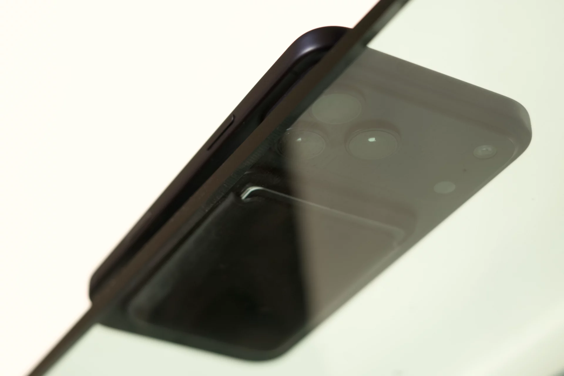 iPhone 17 Pro Max: скучное обновление на бумаге, которое решило все мои проблемы