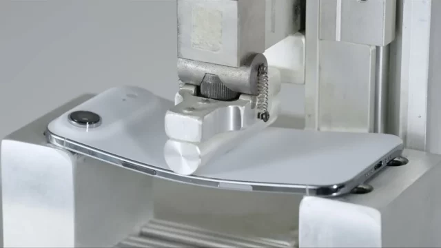 iPhone 17 выдержал падение и изгиб — результаты тестов