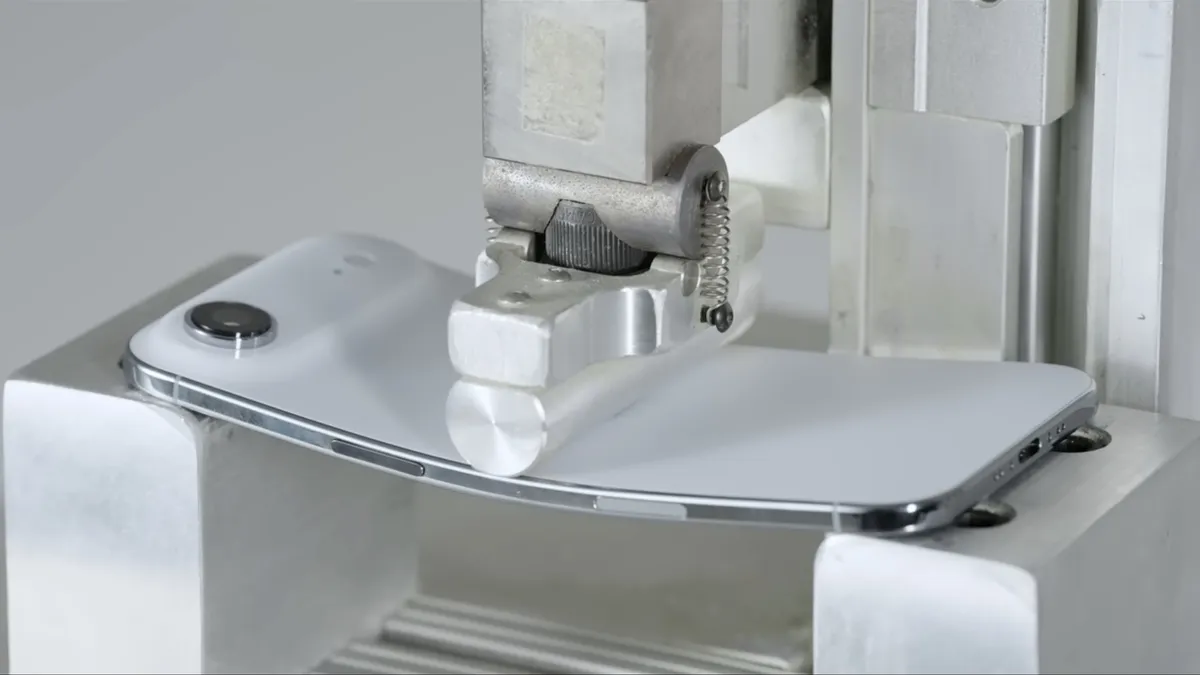 492395iPhone 17 прошёл тесты на прочность — сгибы, царапины и падения ему нипочём