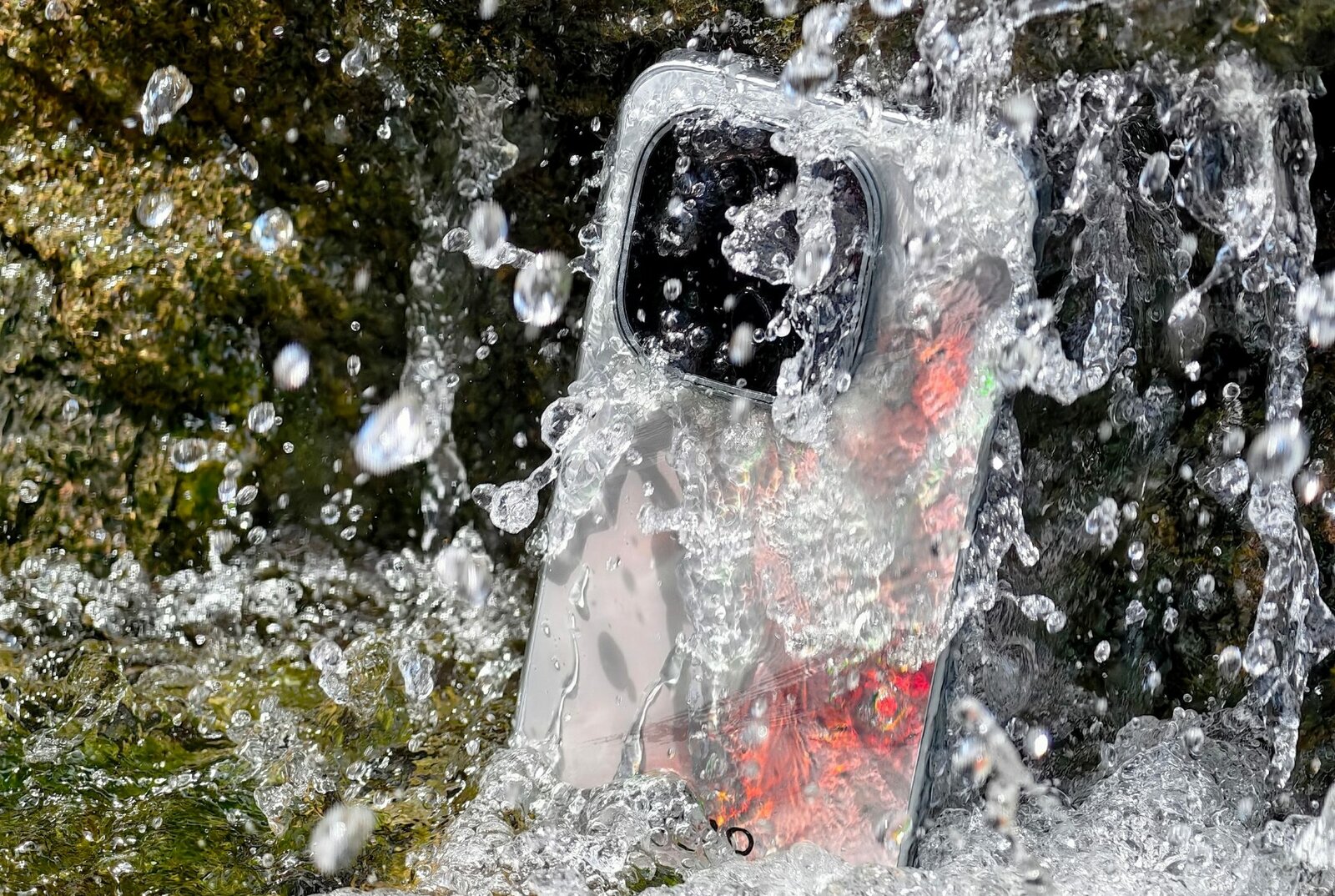 iQOO 15 официально беспроводная зарядка и защита IP69 — новый король Android уже здесь