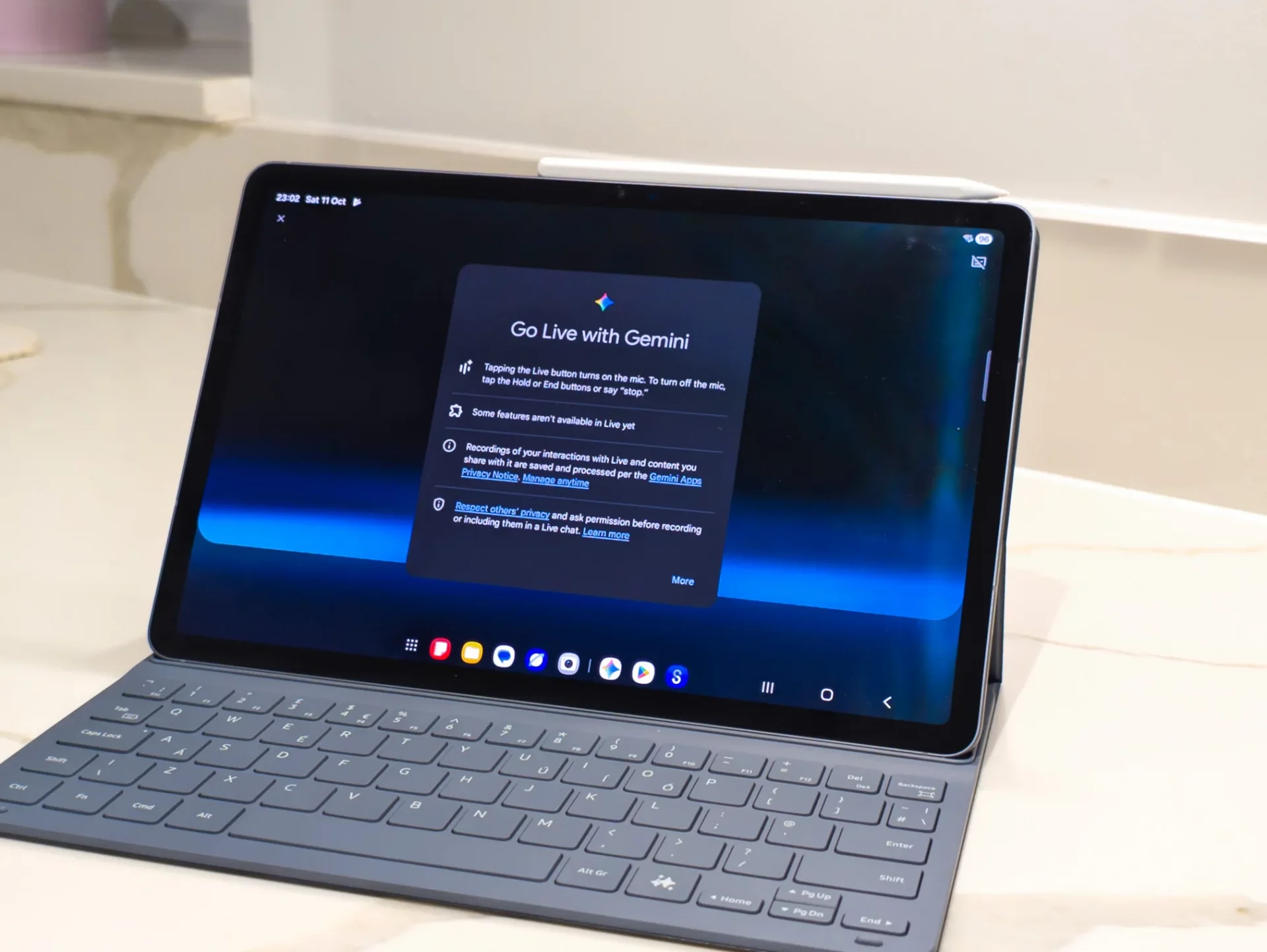 Я использую 14,6-дюймовый Samsung Galaxy Tab S11 Ultra на кухне, и это гениально