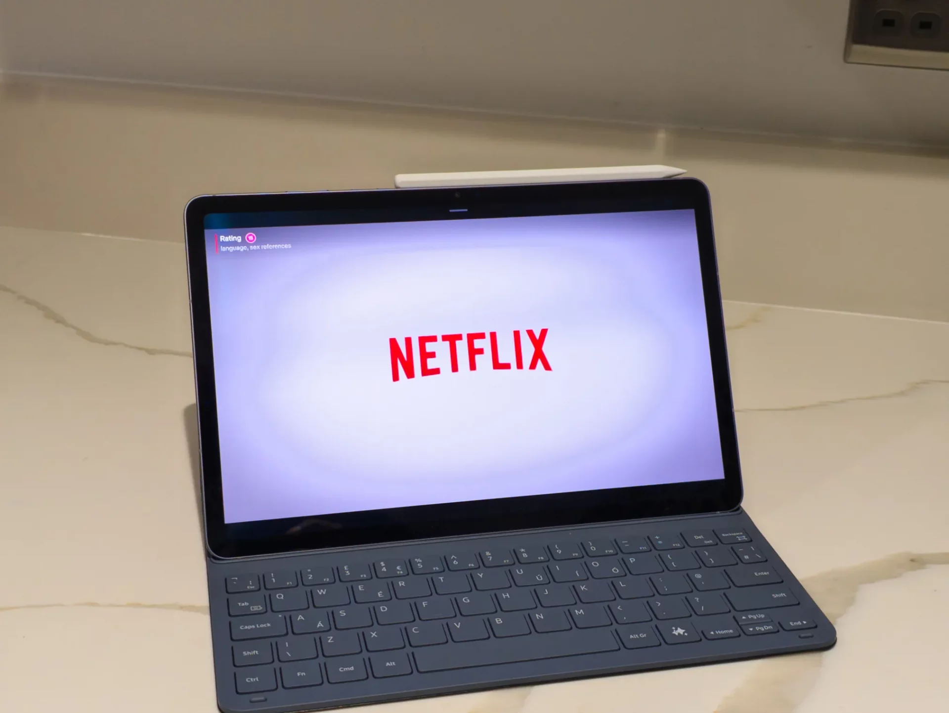 Я использую 14,6-дюймовый Samsung Galaxy Tab S11 Ultra на кухне, и это гениально