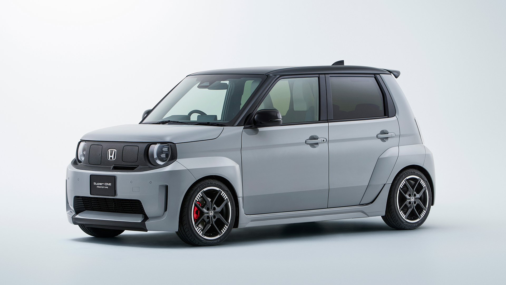 Японцы сошли с ума 6-колесный Lexus, конкурент Rolls-Royce от Toyota и электро-мотоцикл из киберпанка