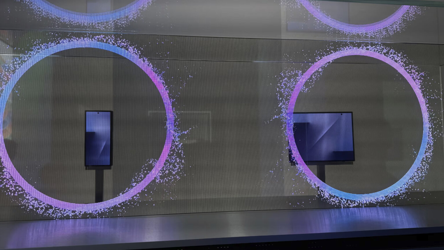 Эра Fold закончилась: Samsung показала смартфон, который складывается втрое