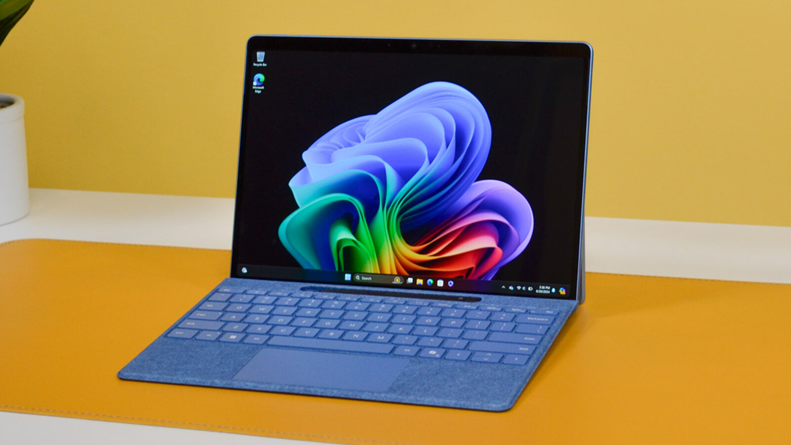 Сенсорный прорыв: MacBook Pro M6 с OLED-дисплеем в 2025