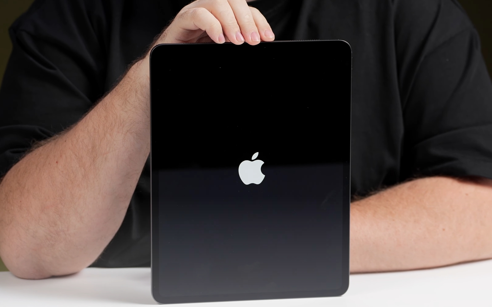 487661Кошмар Apple: российский блогер распаковал и протестировал M5 iPad Pro за несколько недель до официального анонса