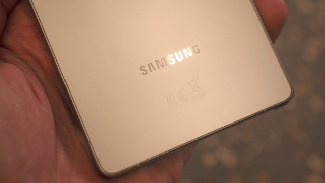 Смена курса: Galaxy S26 Ultra может повторить путь Apple в трендах