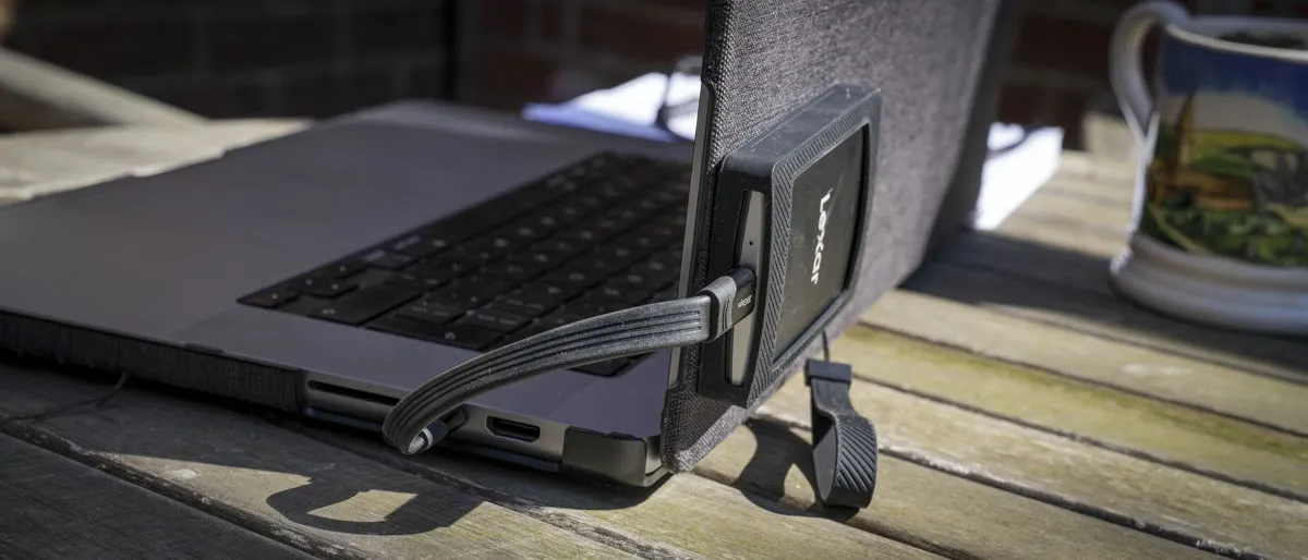 Обзор портативного SSD-накопителя Lexar SL500 с магнитным креплением