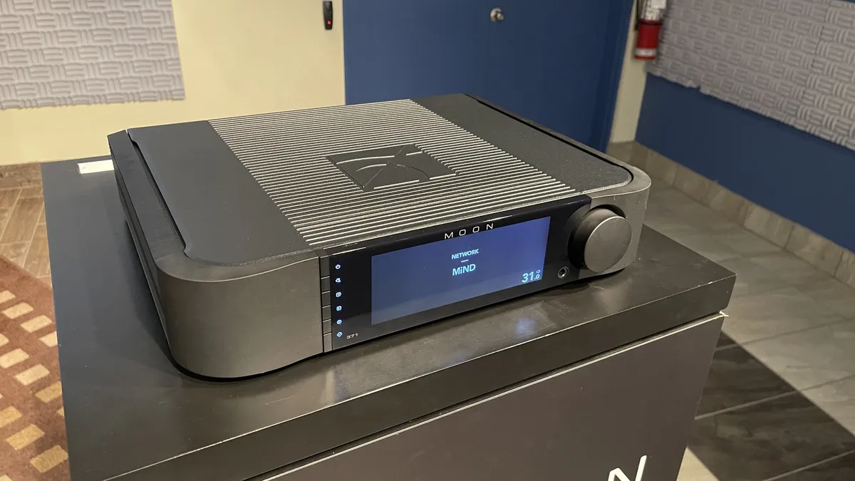 Moon 371 — потоковый усилитель премиум-класса