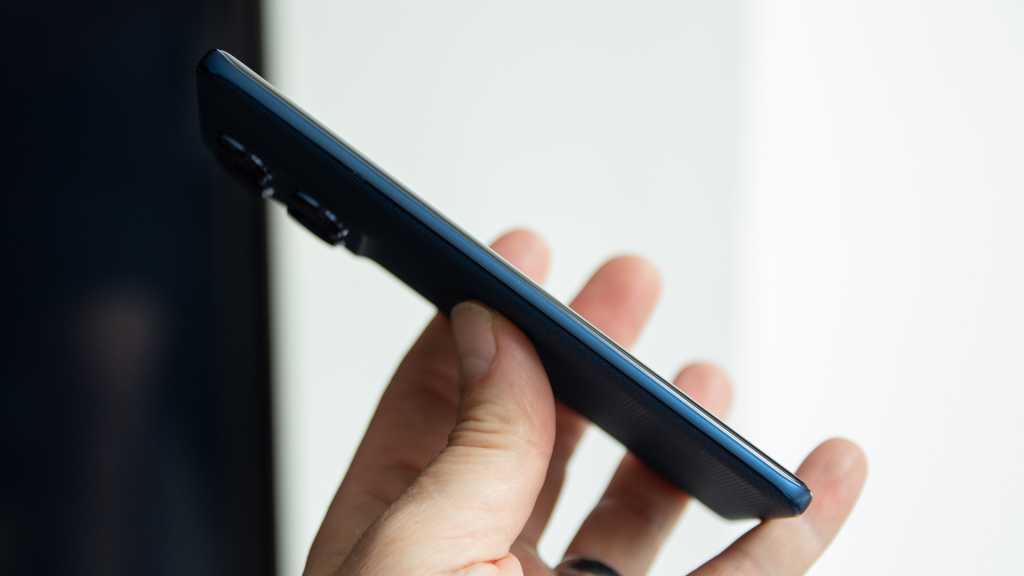 Тройная битва гигантов: у Motorola появился ответ iPhone Air и S25 Edge