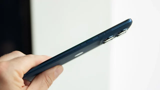 Motorola запутала всех представила сверхтонкий Moto X70 Air, который не похож на глобальный Edge 70