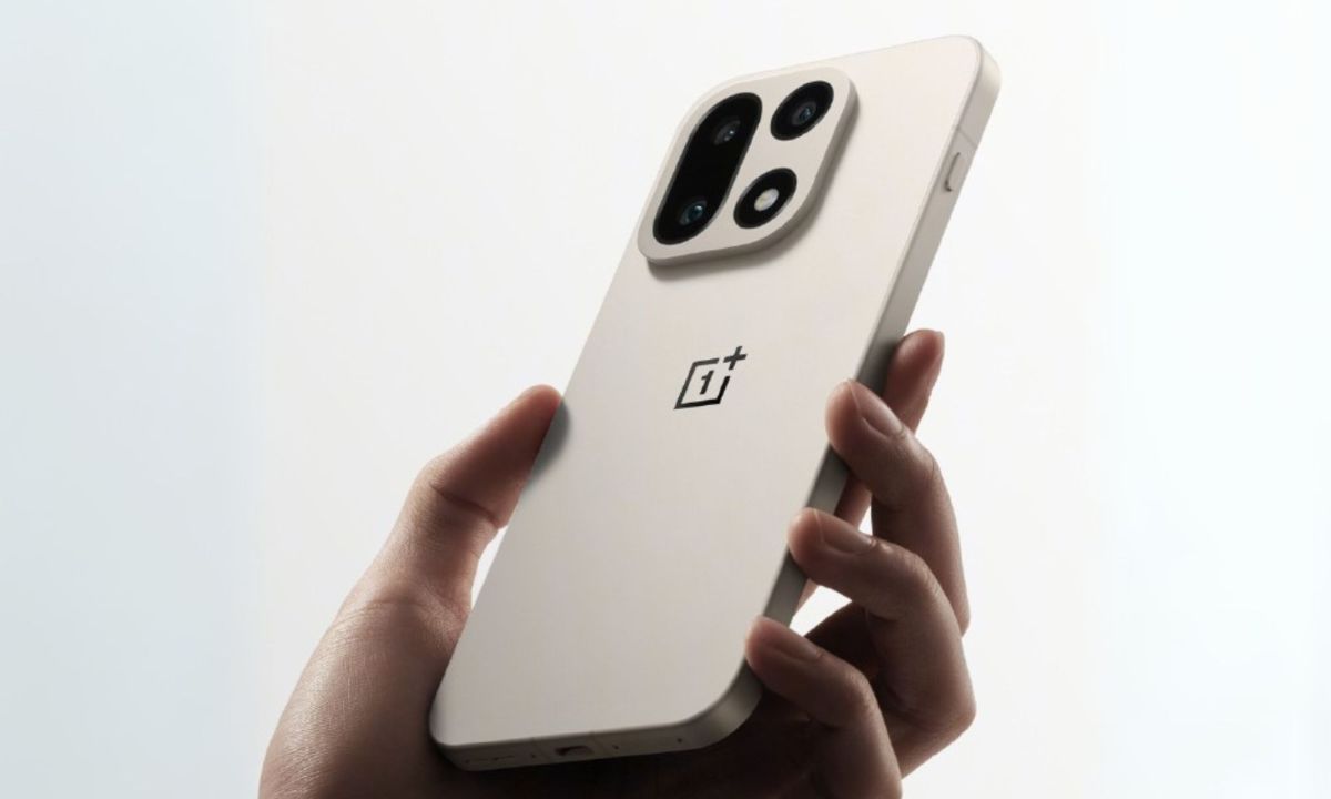 Мировой рекорд: OnePlus 15 с дисплеем 165 Гц OLED