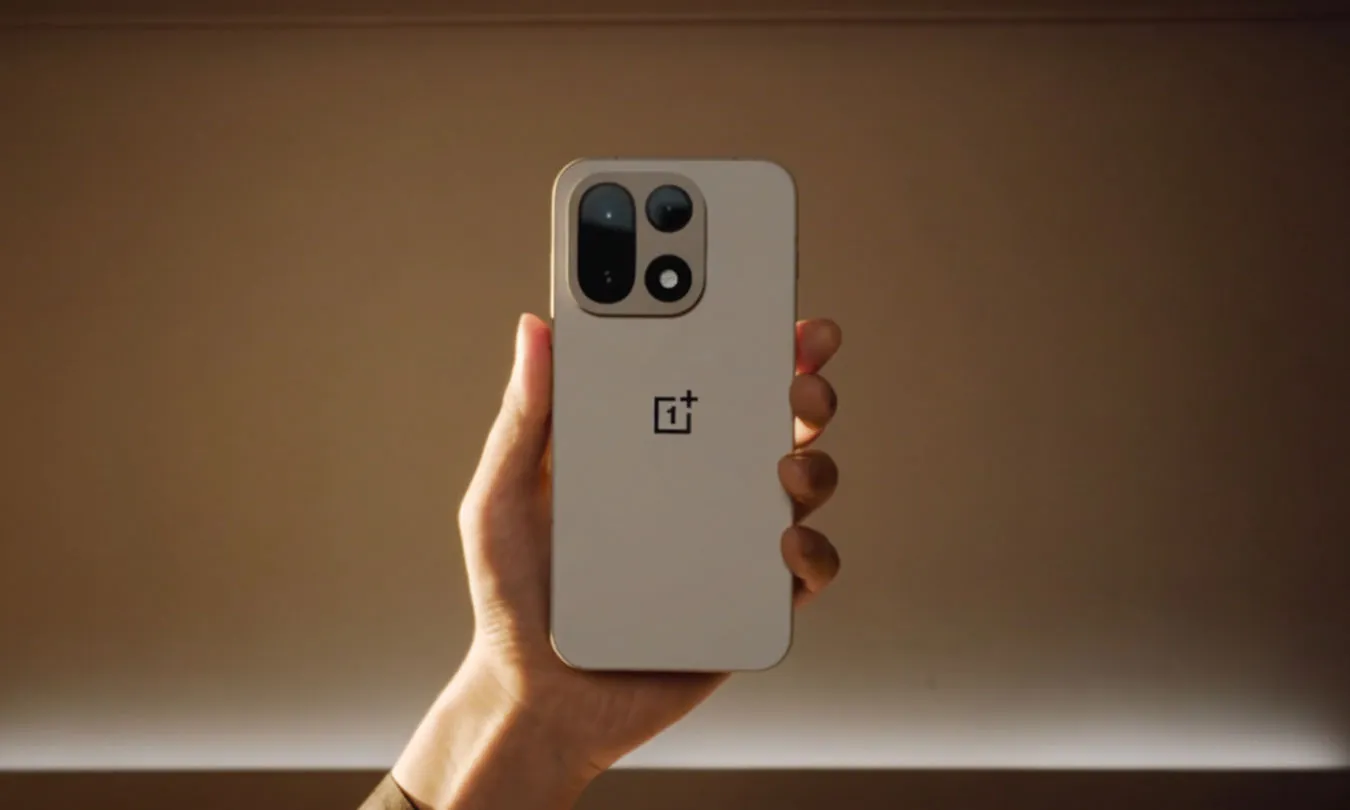 504213OnePlus 15 готовит убийцу флагманов: батарея-монстр на 7300 мАч и 165 Гц экран