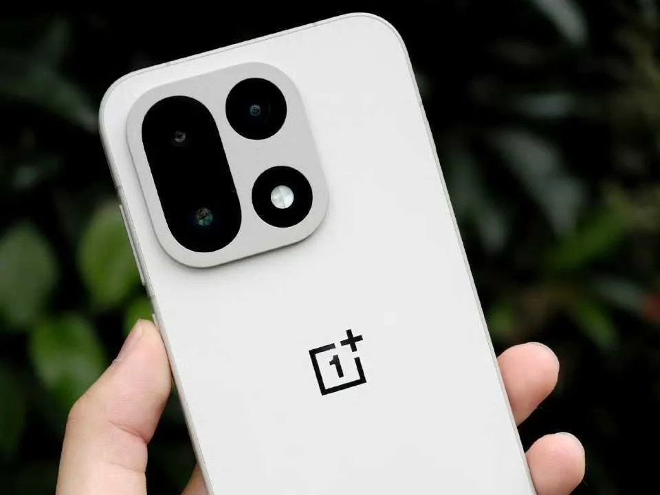 OnePlus 15 выйдет уже завтра Разбираем 5 подсказок, которые намекают на скорый анонс