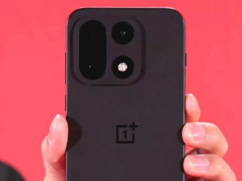 OnePlus 15 выйдет уже завтра Разбираем 5 подсказок, которые намекают на скорый анонс