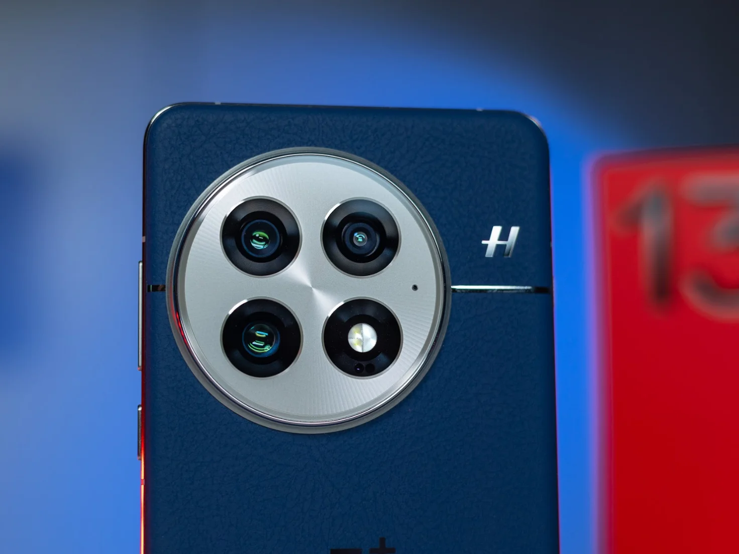 OnePlus проговорилась: мы знаем точную дату выхода OnePlus 15