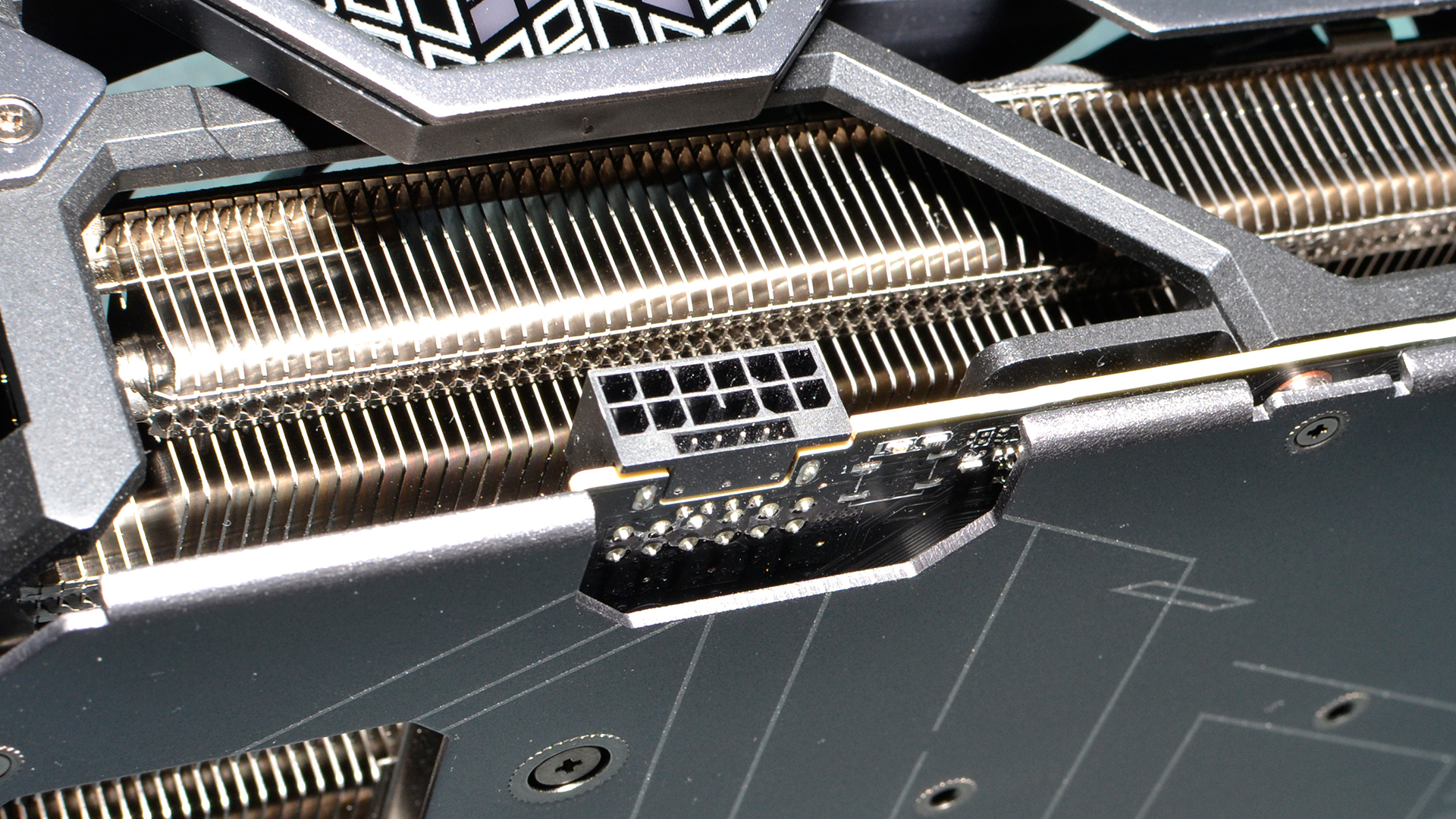 Опасный ремонт отменяется: Cooler Master извинилась за проблемный кабель для видеокарт