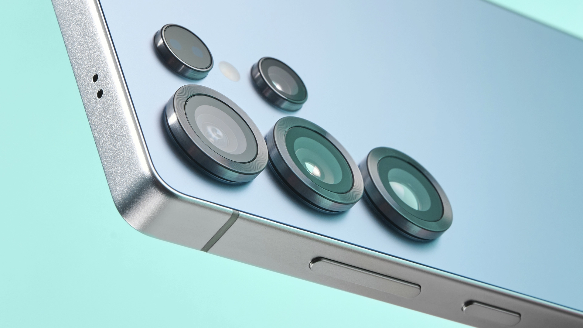 489945Прощай, плоская спинка: утекшие рендеры Galaxy S26 Ultra показывают то, чего боялись фанаты