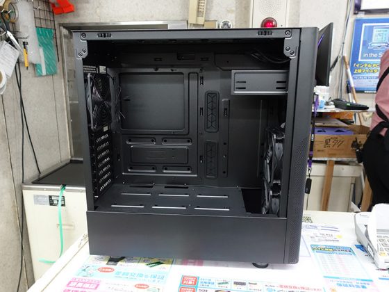 Прощайте, тренды Cooler Master вернула в корпуса отсек для дисковода