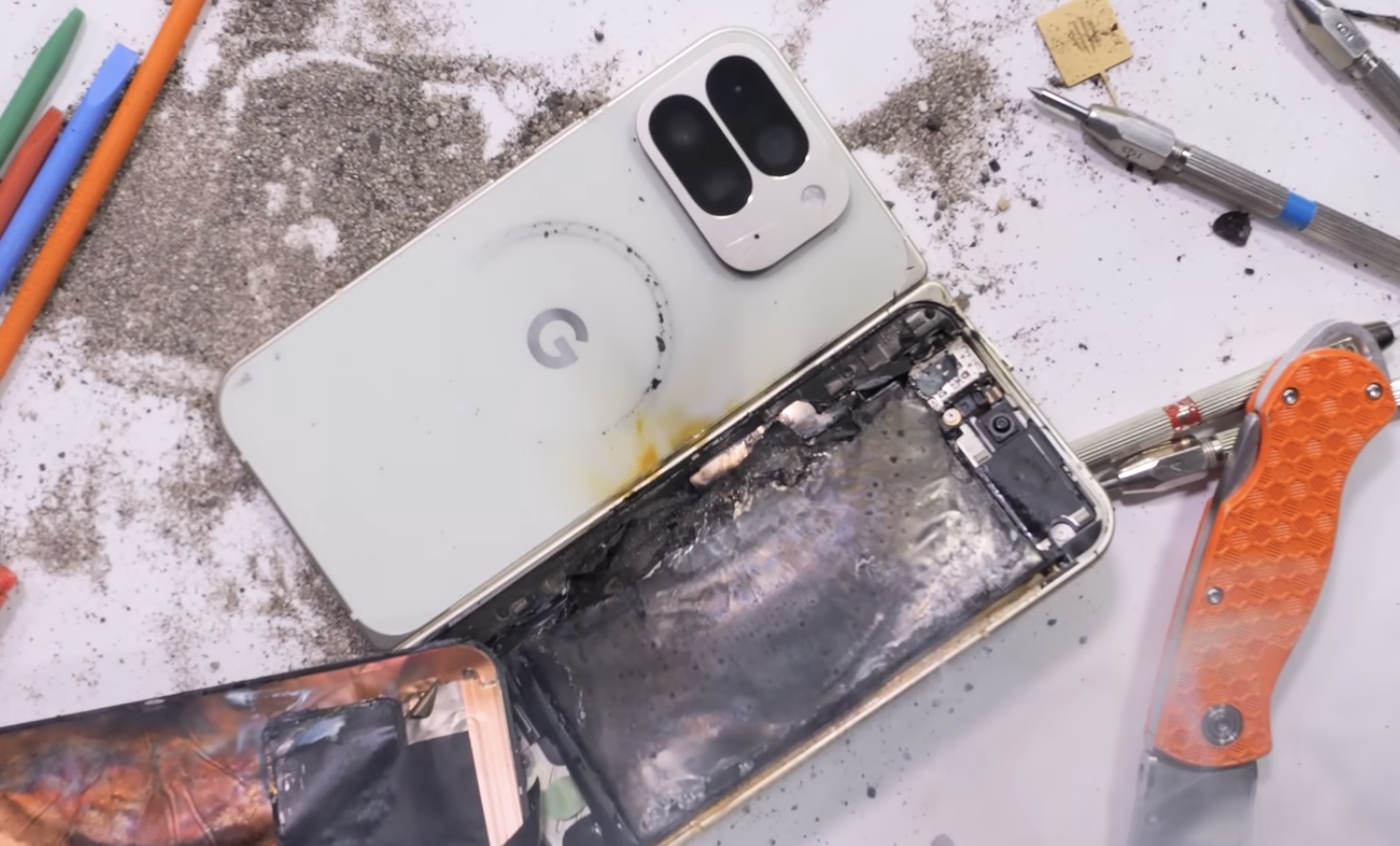 503070Провал года от Google: батарея Pixel 10 Pro Fold взорвалась на тесте прочности