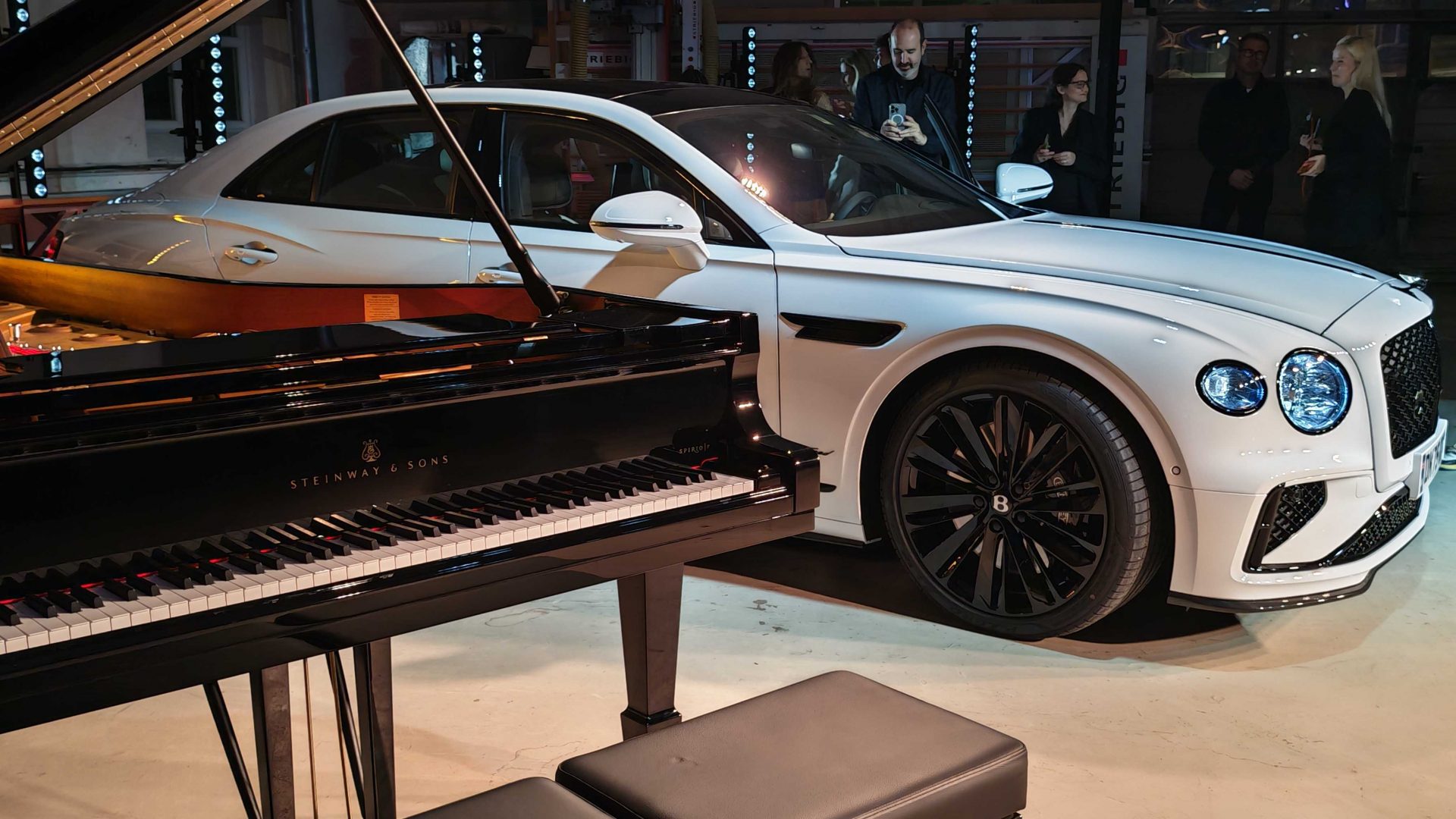 Рояль на колесах: Bentley и Steinway создали гибридный шедевр, который нельзя купить