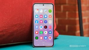 Обновление для масс: Galaxy A35 5G получает стабильную One UI 8