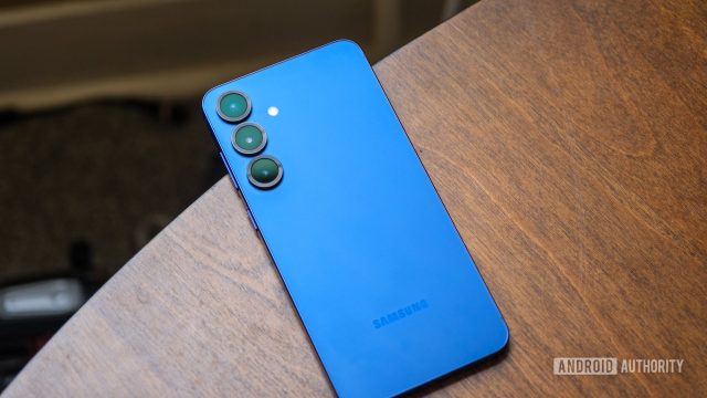 Samsung неожиданно возвращает Galaxy S26 Plus в производство