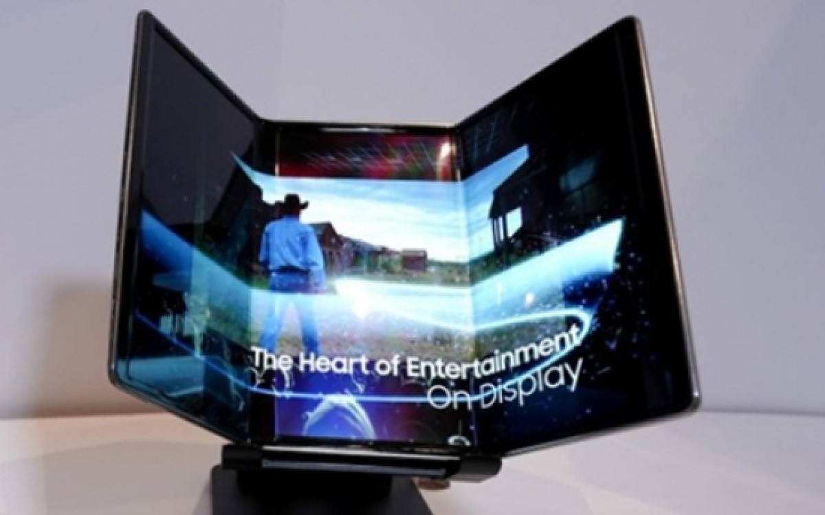 511068Samsung опередила всех: первый смартфон с тройным экраном представят уже на этой неделе