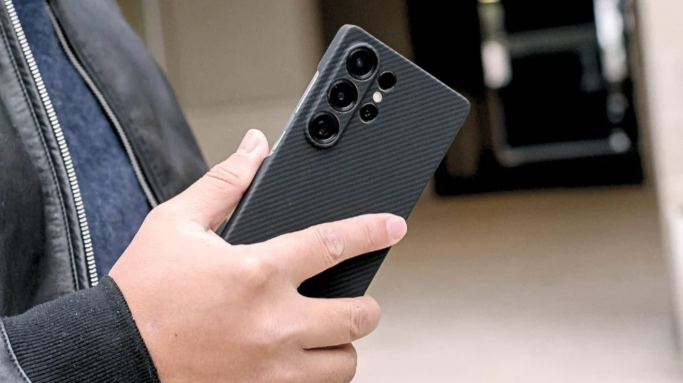 Samsung подсмотрела у Apple: Galaxy S26 Ultra получит MagSafe