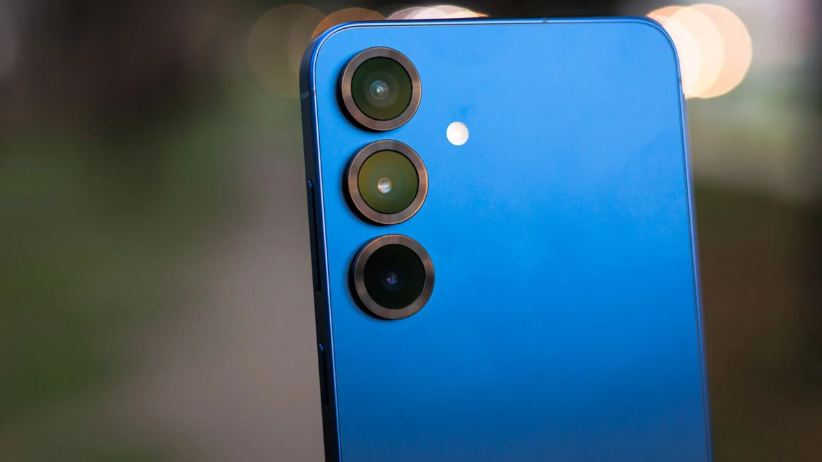 487965Samsung признала поражение? Из-за провала Galaxy S25 Edge компания может воскресить знакомую модель S26 Plus