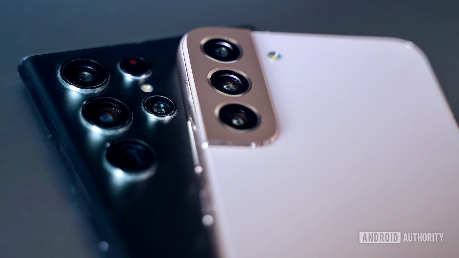 Samsung сломала One UI 8? Обновление для Galaxy S22 экстренно остановлено