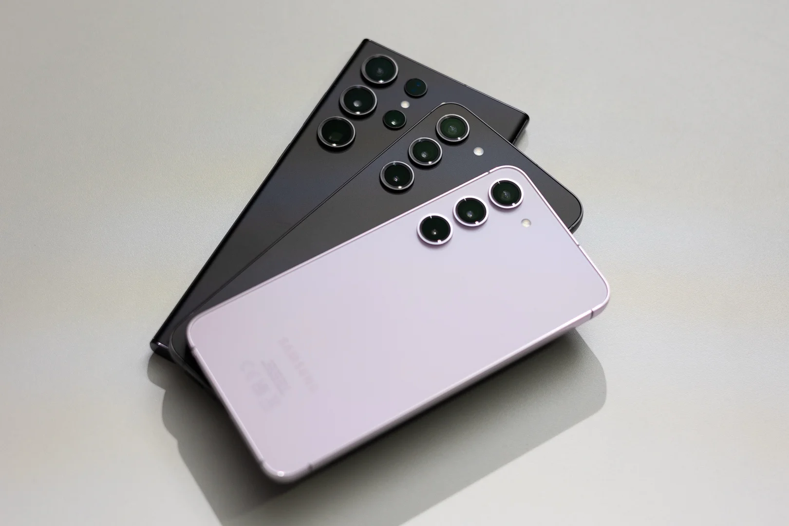 Samsung снова провалил обновление для флагманов. Когда Galaxy S23 и S24 получат стабильную One UI 8?