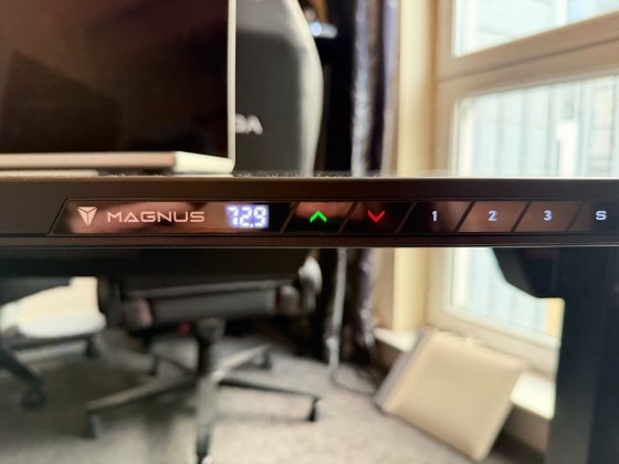 Secretlab сдалась: теперь премиальный стол Magnus можно регулировать по высоте за меньшие деньги