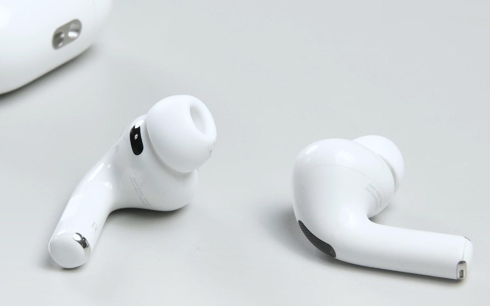 488525Сломались — выбрасывай: iFixit вынесли вердикт новым AirPods Pro 3