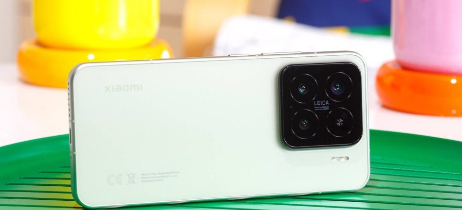 Смартфон Xiaomi 15 получает стабильное обновление