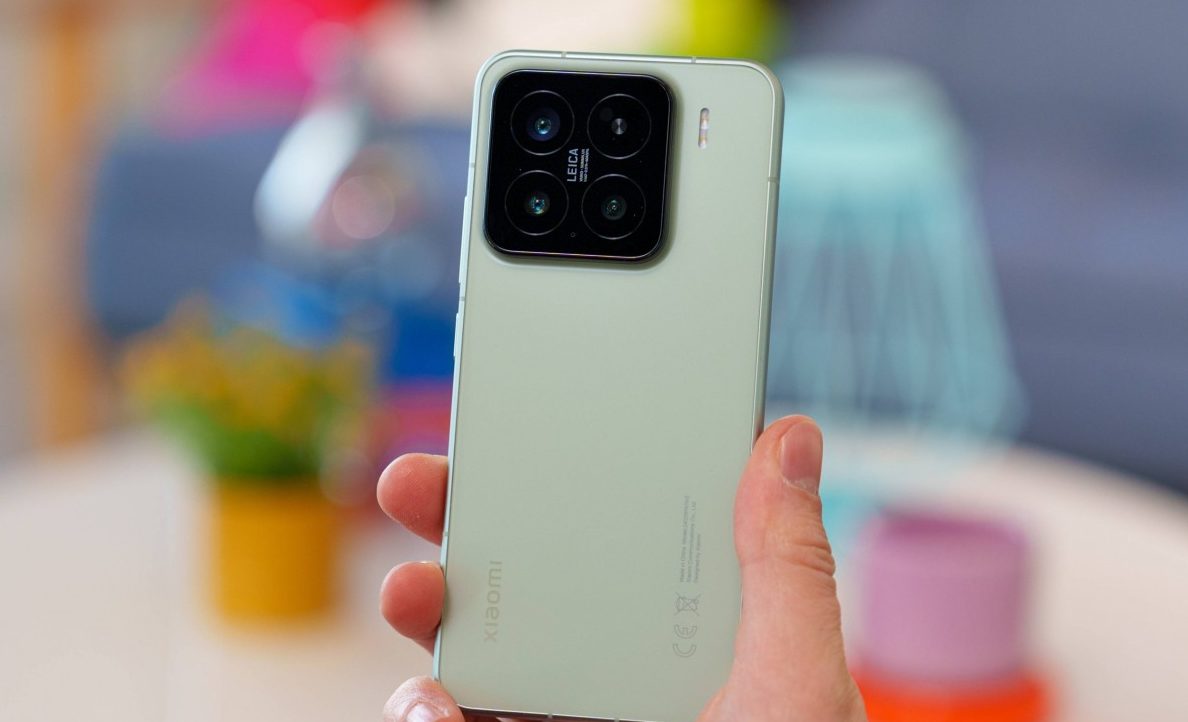 Смартфон Xiaomi 15 получает стабильное обновление