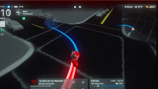 Tesla разозлила водителей рекламой «Трон: Арес» в навигаторе