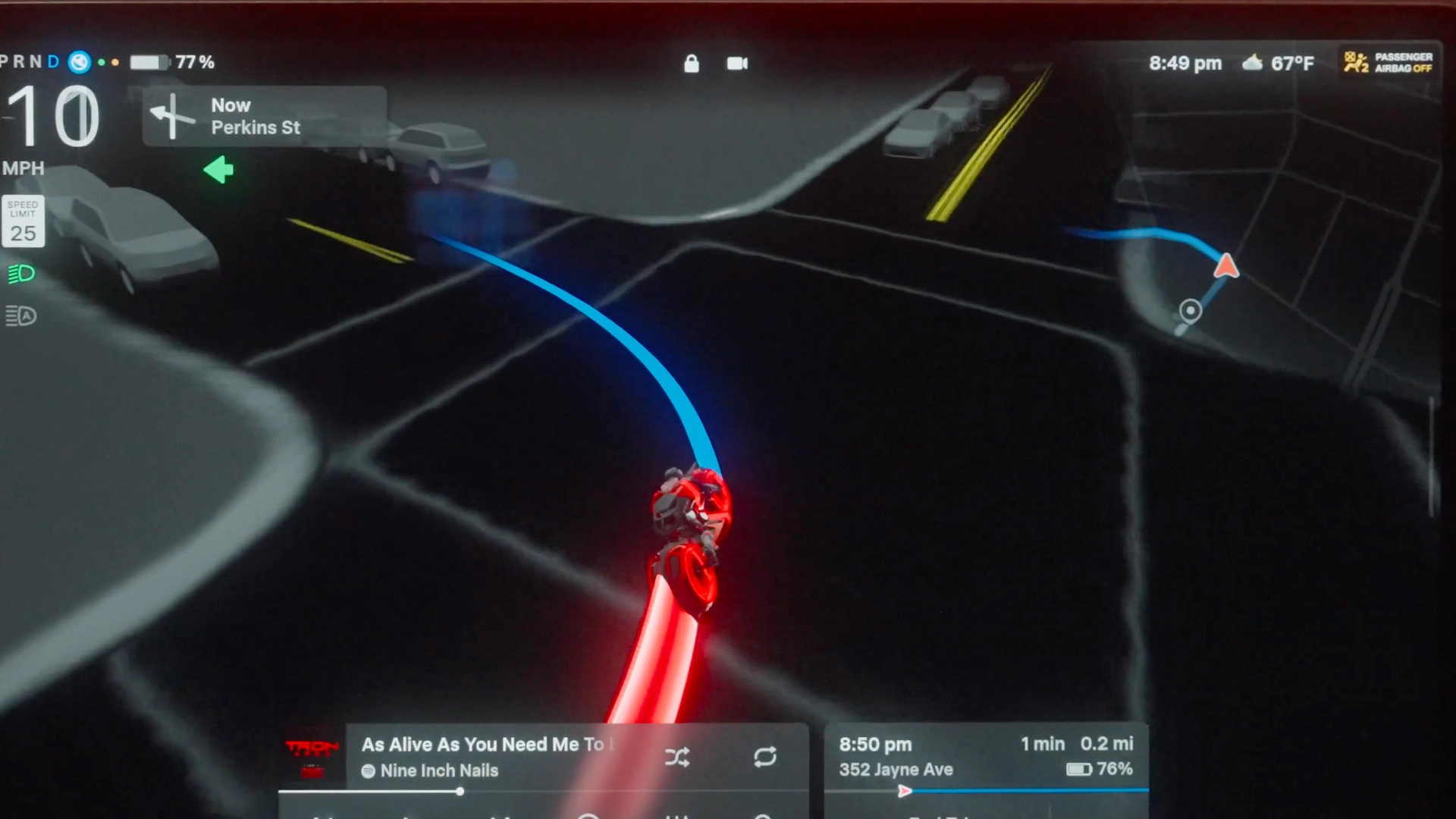 Tesla разозлила водителей рекламой «Трон: Арес» в навигаторе