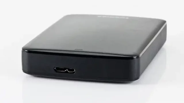 Toshiba Canvio Basics Обзор портативного жёсткого диска Toshiba Canvio Basics на 2 ТБ