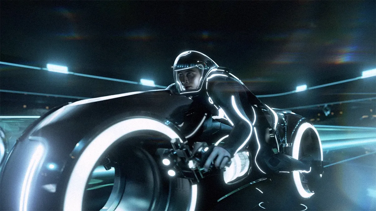 «Трон: Арес» — провал на фоне «Трон: Наследие»? Разбираемся, почему фильм 2010 года все еще лучше