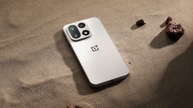 «Убийца флагманов» вернулся OnePlus 15 может стоить дешевле, чем вы думаете