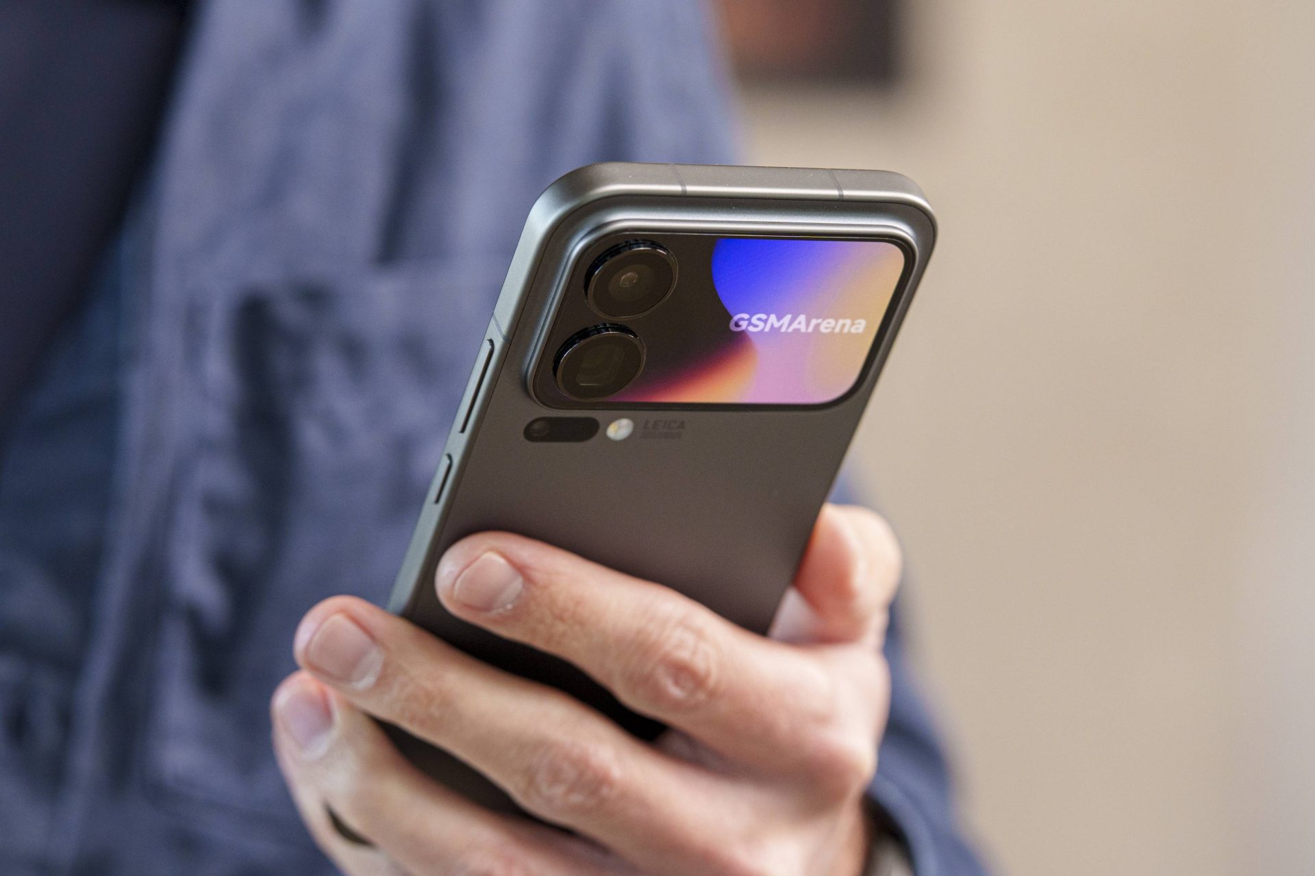 Убийца iPhone или наглый клон? Xiaomi 17 Pro Max получил второй экран, но забыл про софт