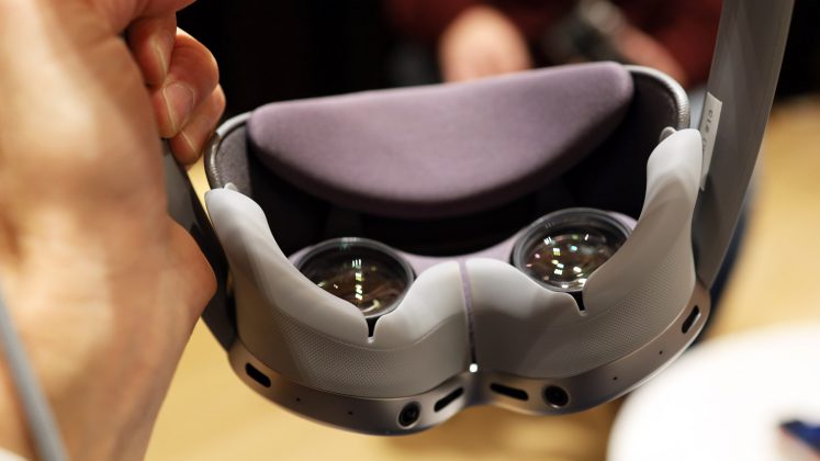 Samsung Galaxy XR: умная, легкая и вдвое дешевле Vision Pro фото