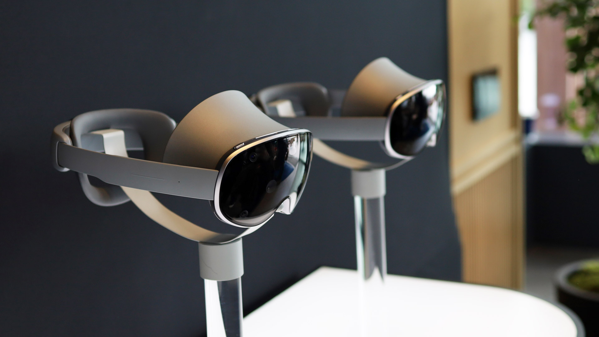 Samsung Galaxy XR: умная, легкая и вдвое дешевле Vision Pro картинка Убийца Vision Pro уже здесь Samsung выпустила гарнитуру Galaxy XR, и она лучше во всем