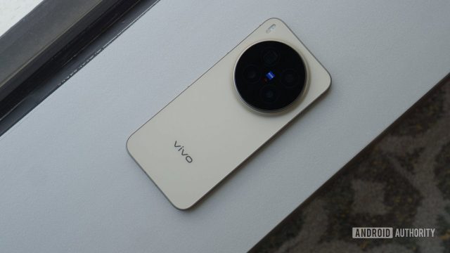Только из коробки: живые впечатления от Vivo X300 Pro