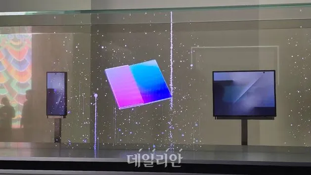 Samsung Galaxy Z TriFold: первый взгляд на устройство будущего картинка Z TriFold