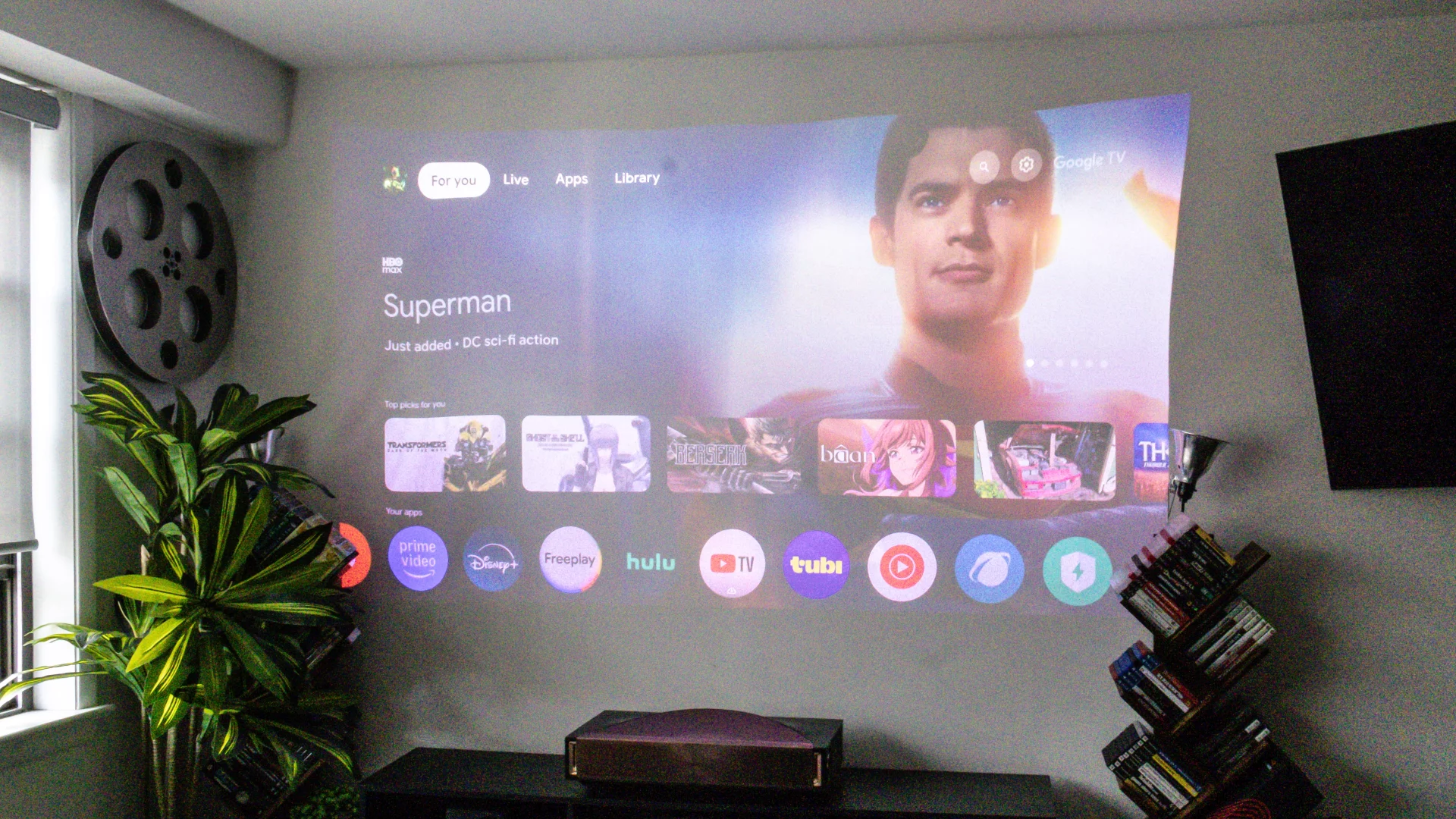 Забудьте про OLED: я променял его на 200-дюймового лазерного монстра и (почти) не жалею